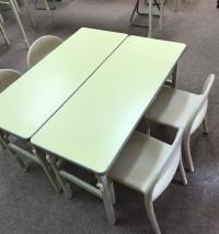 小さいお子さまでも安心の幼児席をご用意しています。