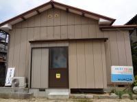 青い公文の看板が目印です。お気軽にお入りください。