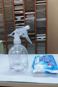 入室時に手の消毒をして、感染症対策を行っています。