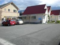 教室前の広い駐車場をご利用ください。