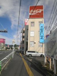 ジョープラ東200m、RNB住宅展の前、3階建ての1階。