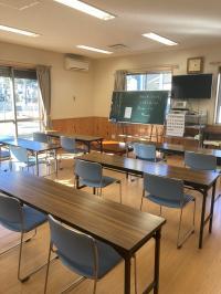 明るく広々とした教室です♪<br />
新型コロナウイルス対策も行っております。