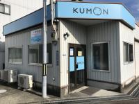 高知国際中(西高)西のローソン近く、KUMONの青い看板が目印です。<br />
<br />