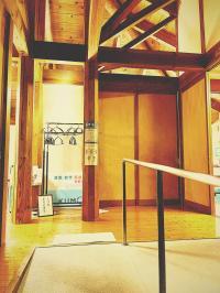 エントランスまではベビーカーのままで入室することができます。