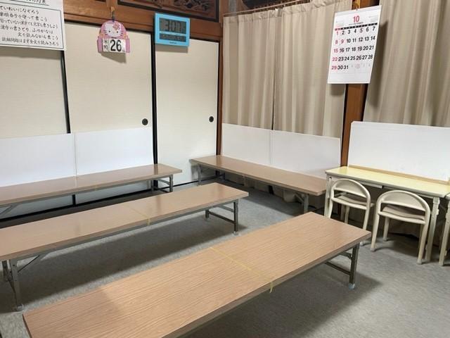 幼児さんから中高生が集中して学習しています。