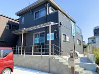 自宅の1Fスペースが教室です。車はもちろんベビーカーでのお越しでも構いません。