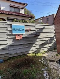 奥へ進んでウッドデッキへお上がりください