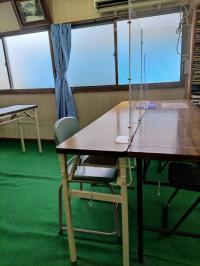 飛沫防止パネルを設置しています。
