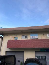 春住小学校校庭の南側、、コーポ松下の２階です