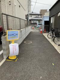 美野島商店街<br />
ドラッグイレブン隣り<br />
お花屋さん前<br />
　　　　路地入る