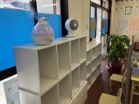 検温・消毒、空気清浄機・サーキュレーター完備。教室の換気に力を入れています。<br />
