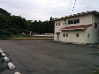 広い駐車場がありますのでご利用ください。