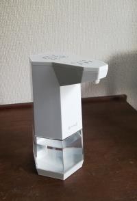 入口やお手洗いに消毒を設置しております