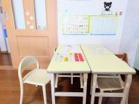 ベビーくもんタイムは、低めの幼児席で向かい合って行います（抱っこでも大丈夫です）