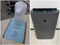 教室内では、空気清浄機を設置しています。教室内で手指消毒もできます。