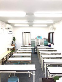 明るく清潔な教室です。静かな環境の中、集中して学習できます。