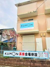 若園３丁目のバス停すぐ♪駐車場も３台ご用意しています。
