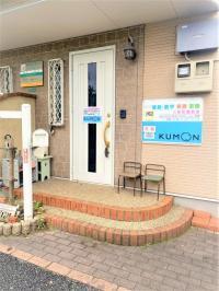 玄関入って、２階が教室になります♪