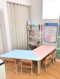 幼児コーナーです♪先生と一緒に、楽しく勉強します。