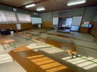 教室は明るく広々としています。