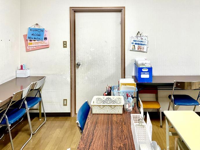 廊下を進んだ先にある小部屋が公文の教室です。