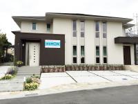 駐車場が5台あり、広くて明るい教室です♪