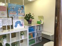 待合コーナーでは絵本を読むこともできます♪