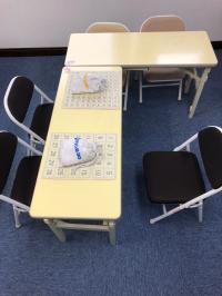 幼児さんの体に合った机といすで親子で安心して過ごしていただけます♪<br />