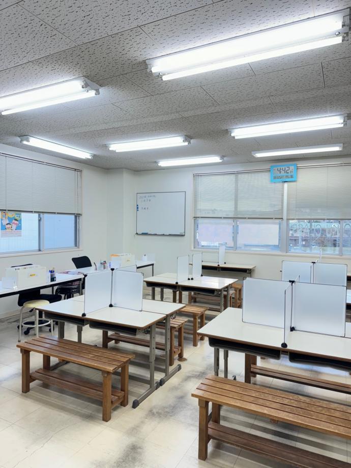 教室内は広く、多くの生徒が学習できる環境となっております♪