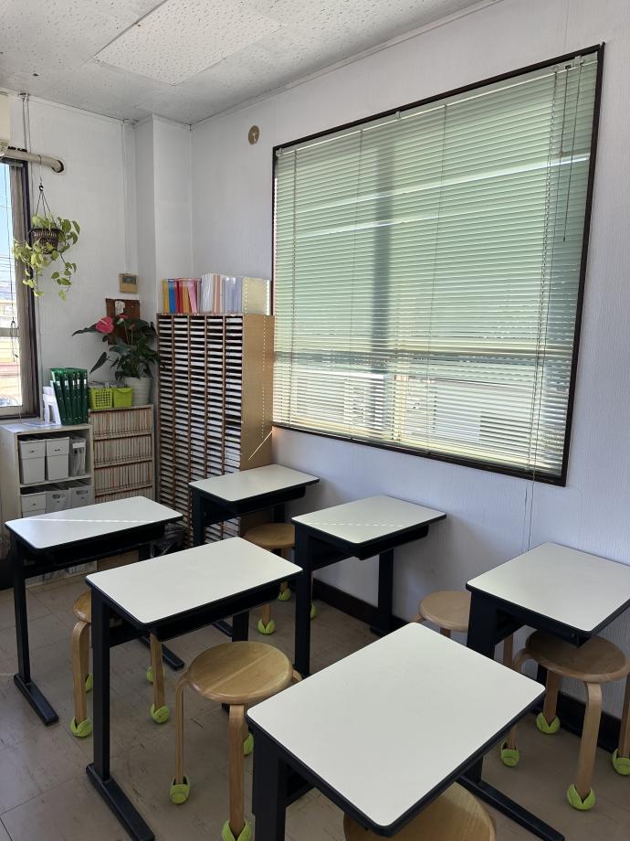 中高生や英語高教材学習者は、一人席が利用できます。