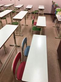 小さなお子様でも安心して学習できるように机を配置しています。