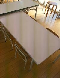 幼児さん用の机、イスも準備しています。