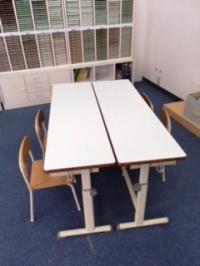 幼児さん用の机も完備しております。