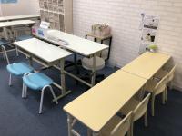 お子さまが一人で座れるようになったら、幼児席での学習へ移行できます。