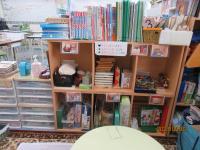 教育玩具やジグソーで　ママと一緒に遊べます