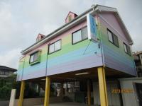 夢と希望で一杯のお教室になるように　虹色に塗って頂きました