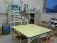 幼児さん用机です。学習後のパズルや数字並べにも大活躍しています。