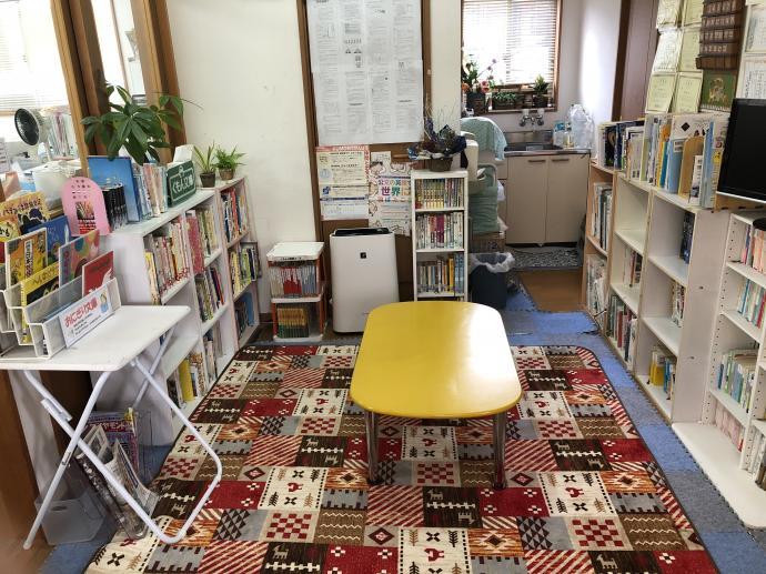 ☆待合室☆<br />
待合スペースで本を読んだり、学校の宿題をしながらお迎えを待ちます。