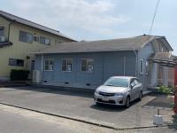 送迎時にご利用いただける駐車場がございます。