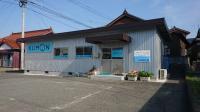 成和小学校入り口に教室があります。
