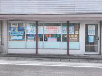 ゆめマートから東に約２００Ｍ。与賀神社の前に教室があります。