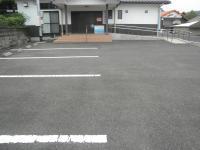 教室前に駐車場がございます。（6台）