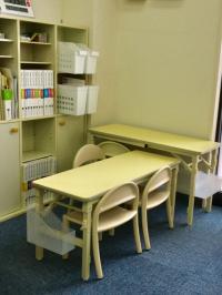 ベビーくもんコーナー、幼児用机で安心です