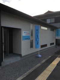 仲沖町公民館の道向かいにあります。