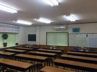 内観です。広々した空間で学習できます。