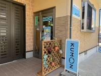 教室へはこちらからどうぞ<br />
飛び出し防止フェンスを置いています