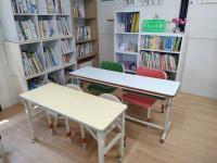 Baby Kumonで知らず知らずのうちに座ってお話が聞けるようになります。