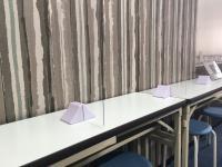 ☆感染対策として、机にはアクリルパネルの設置、空気清浄機を設置しています