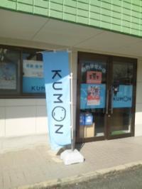 ベビーカーのまま教室に入れます。駐車場も完備しています。