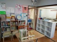 幼児コーナーには、絵本もそろえています。